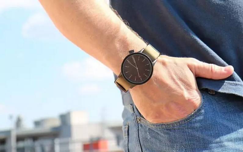 komono｜把手表放在画里卖？究竟是卖画还是卖手表啊