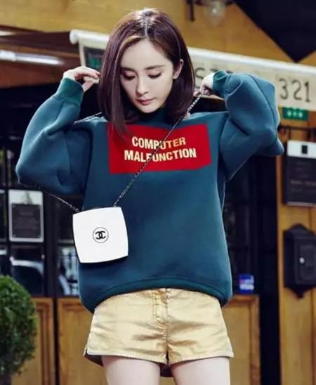 杨幂穿的最火的牌子,杨幂亚太区代言什么品牌