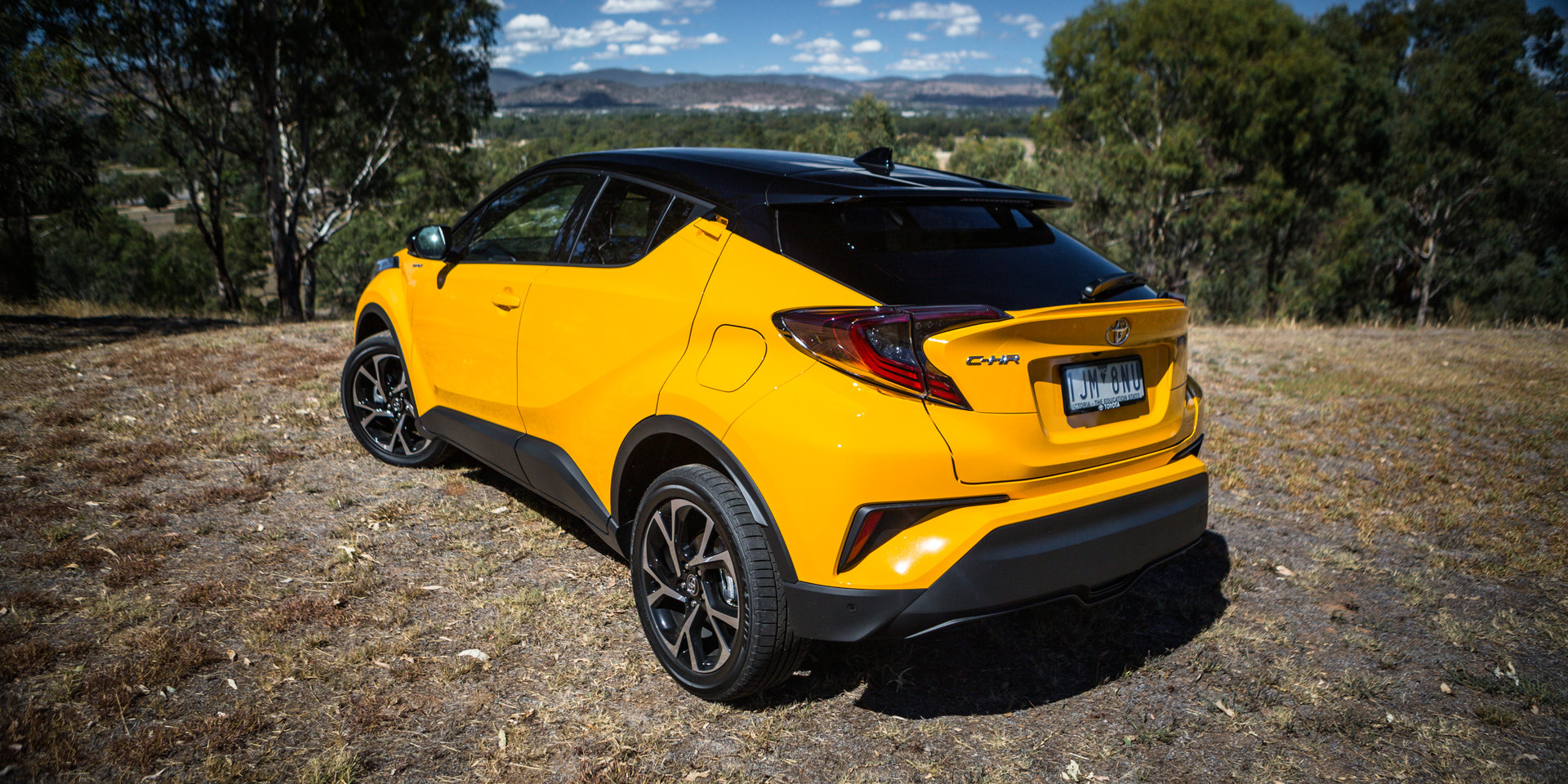 2022款丰田c-hr2023落地价,全新丰田c-hr官图发布