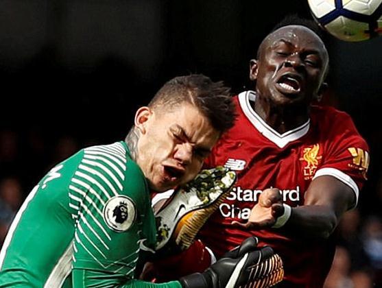 比艾德森惨得多！他直接被爆头，重伤之后仍然征战沙场