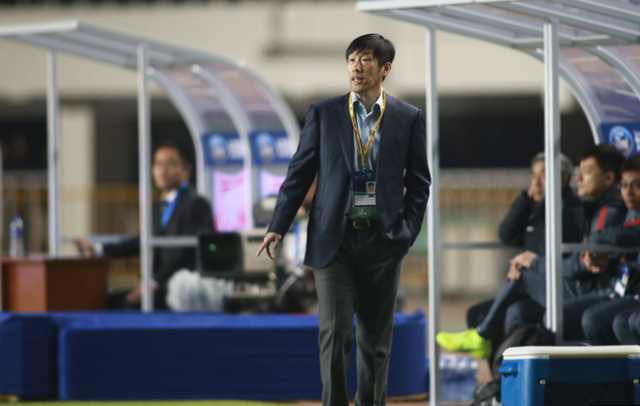 国足主帅致歉视频,国足三人获褒奖后防核心遭重罚