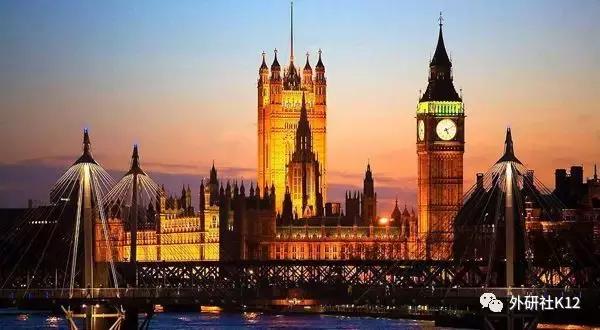 闪烁的近义词是什么,闪烁的近义词是