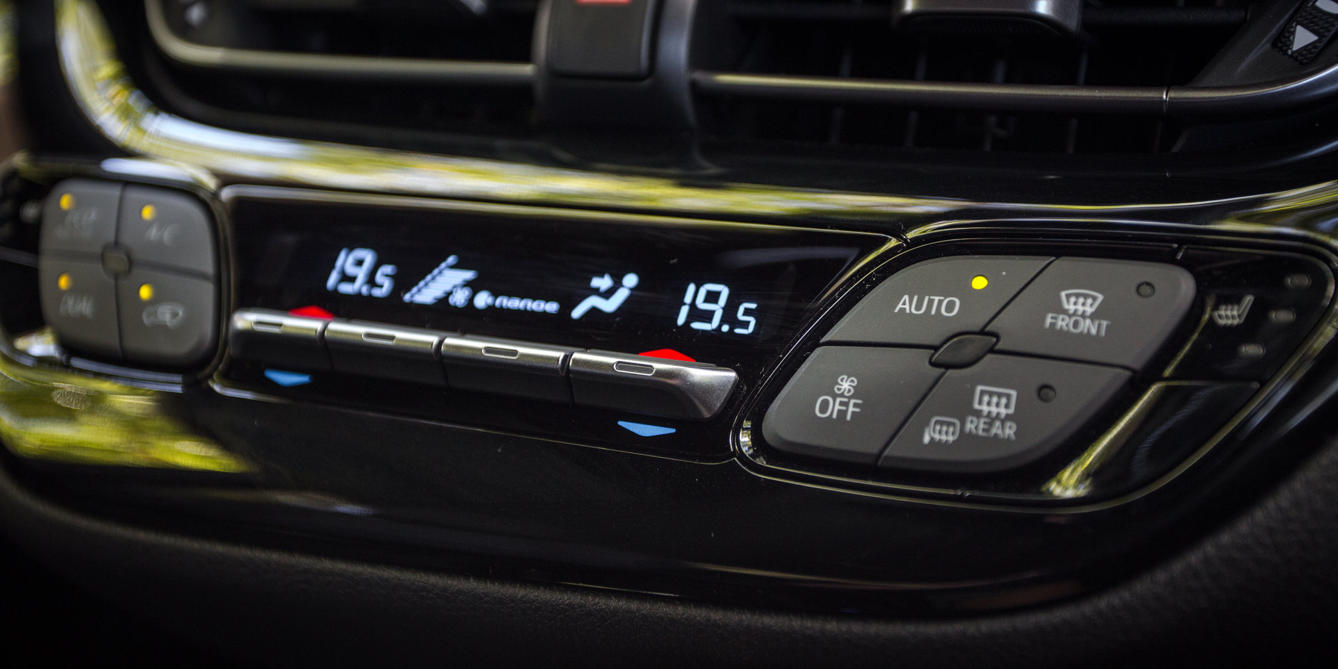 2022款丰田c-hr2023落地价,全新丰田c-hr官图发布