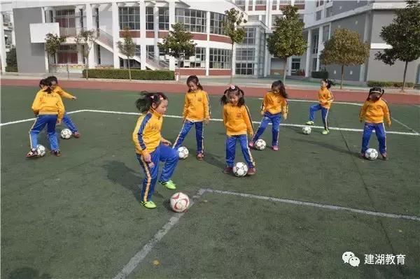 《风雨彩虹》铿锵玫瑰女足,风雨彩虹铿锵玫瑰足球队