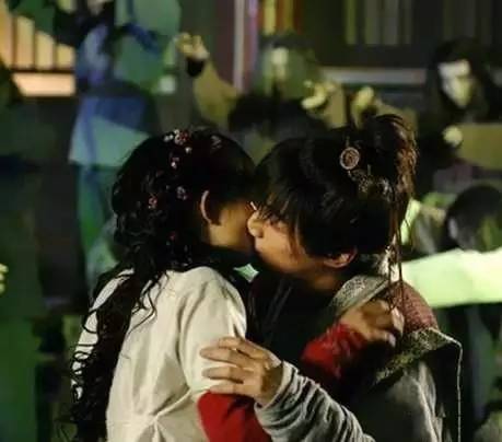 盘点一些当红女星的“第一次”最后一位引争议！