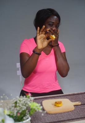 请100个老外吃中国美食,一群老外试吃中国美食