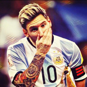 梅西c罗三人登台出场,c罗梅西版甩葱舞