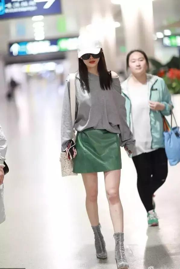 杨幂穿的gucci的格纹外套,杨幂celine上衣