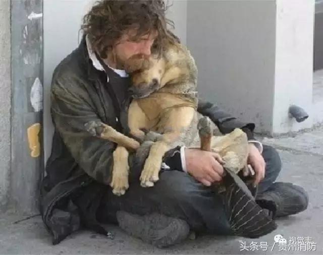 女学生跳楼轻生被民警救下,抑郁症学生跳楼轻生民警劝导安慰