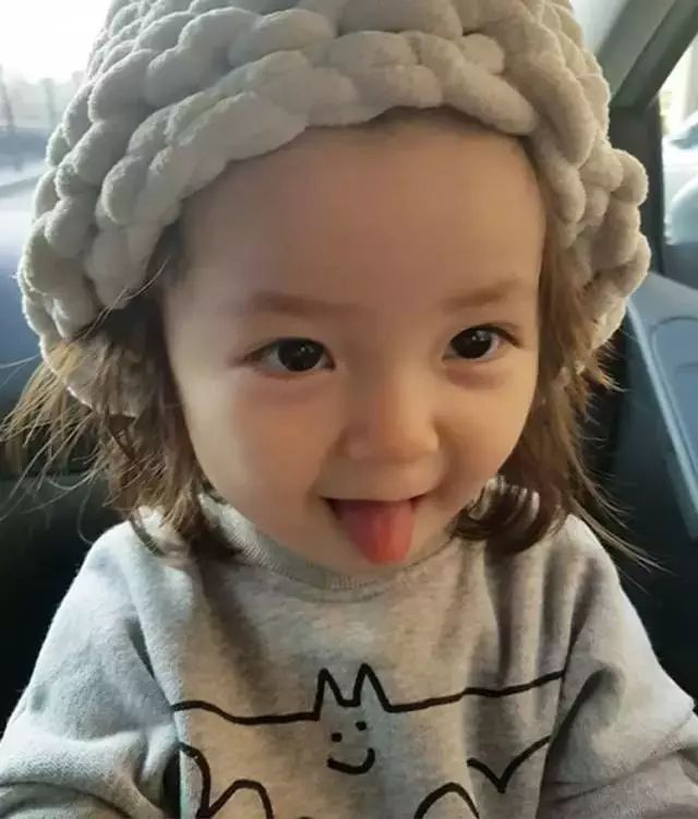 韩国小童女宝穿搭,好看的国外小萌娃穿搭