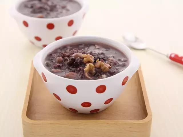 秋天润肺祛燥下火喝什么粥,秋季喝什么粥养肺润燥养气血