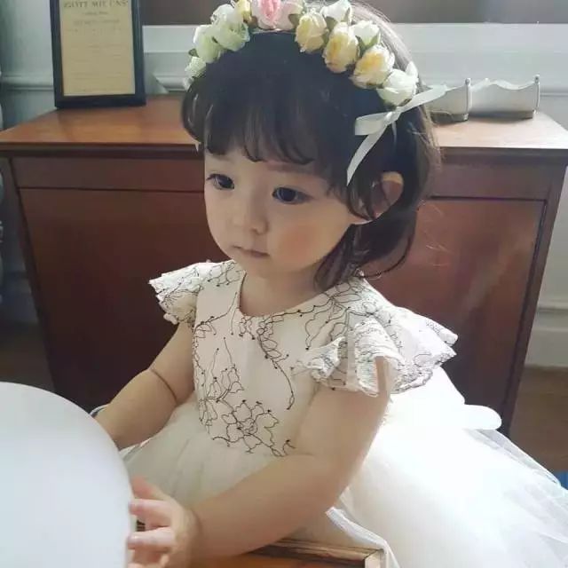 韩国小童女宝穿搭,好看的国外小萌娃穿搭