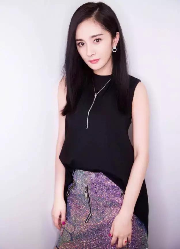 杨幂穿的gucci的格纹外套,杨幂celine上衣