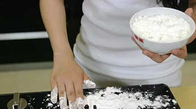 燃气灶顽固油污怎么清洗,燃气灶黑乎乎的顽固油污很难清洗