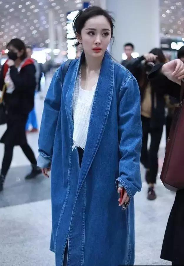 杨幂穿的gucci的格纹外套,杨幂celine上衣