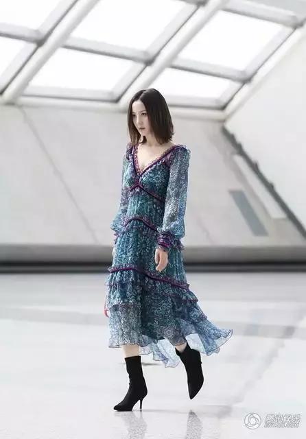 杨幂李易峰现身米兰街头,李易峰怎么穿杨幂的衣服