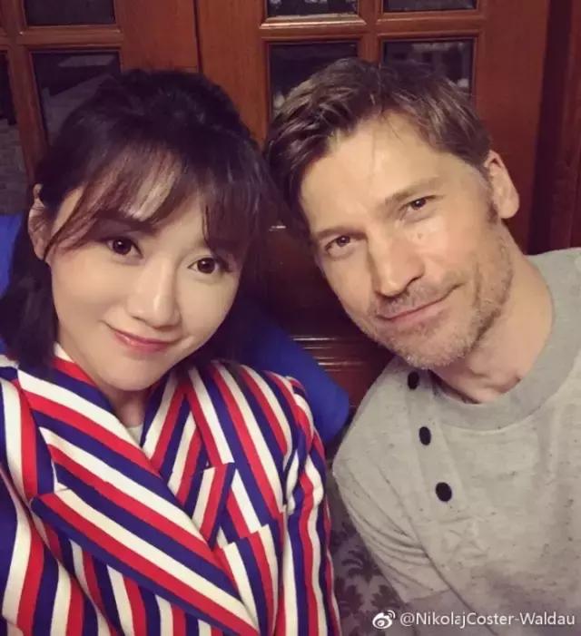 杨幂李易峰现身米兰街头,李易峰怎么穿杨幂的衣服