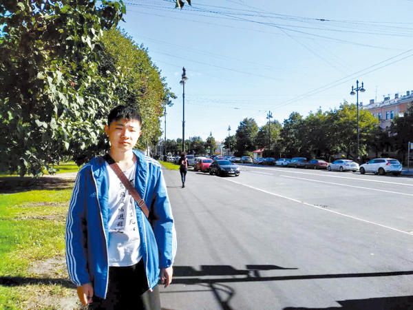 小米创始人雷军搞怪视频,小米第一网红雷军