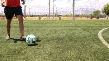 足球远射教学弧线球,足球底线小技巧