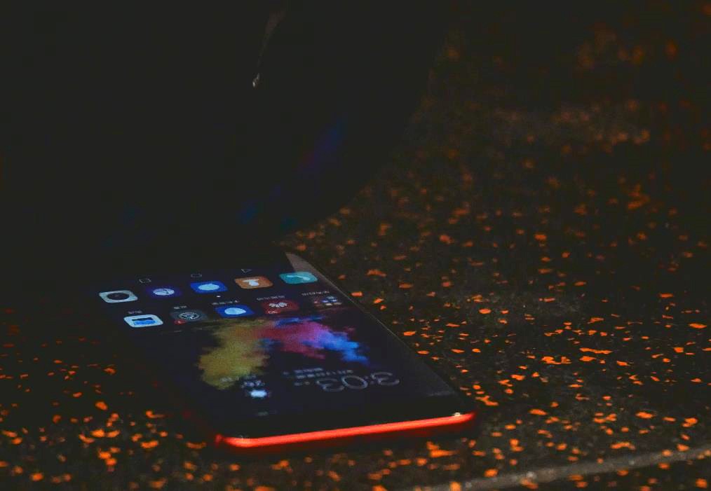 手机容易被坐弯吗,手机被坐弯了还能修吗