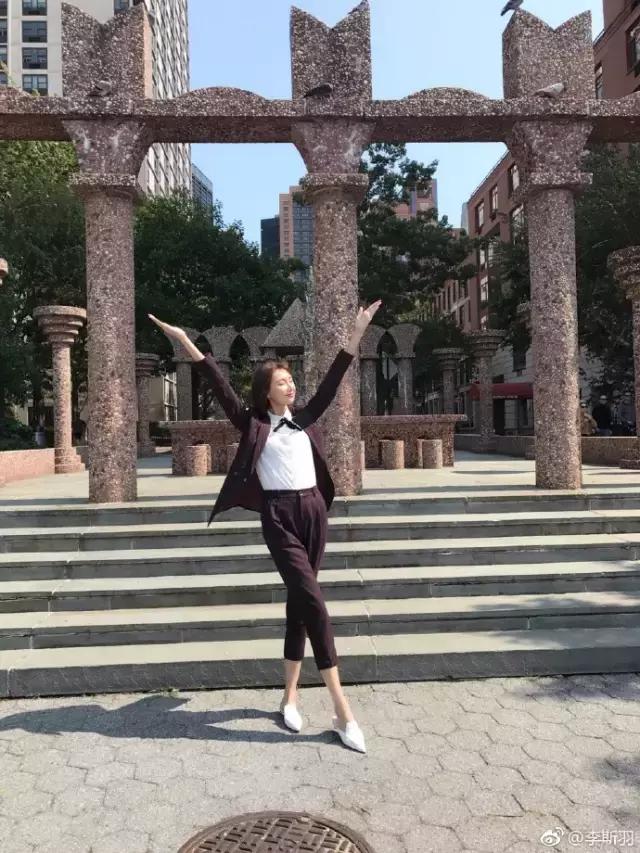 杨幂李易峰现身米兰街头,李易峰怎么穿杨幂的衣服