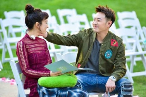 吴昕对潘玮柏动心了吗,潘玮柏吴昕一起唱歌吴昕不断跑调