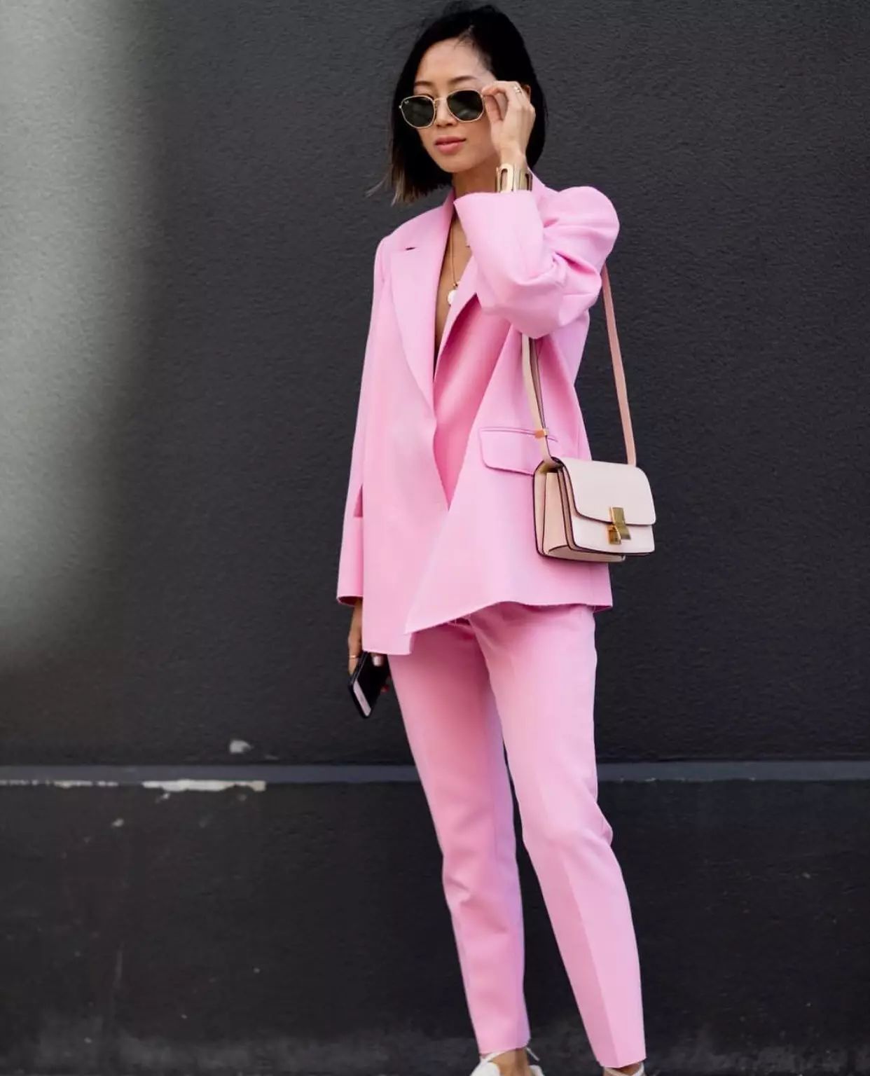 奢侈品购买时必须配货什么意思,奢侈品的配货价是怎么回事