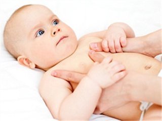 新生儿胀肚子老哭老要吃怎么办,10天的新生儿肚子胀怎么办