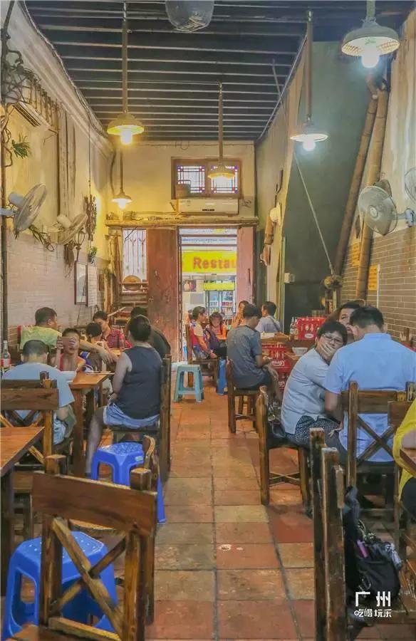 广州有家云吞面开了64年，十元一碟炸云吞！深藏巷中的老广味！