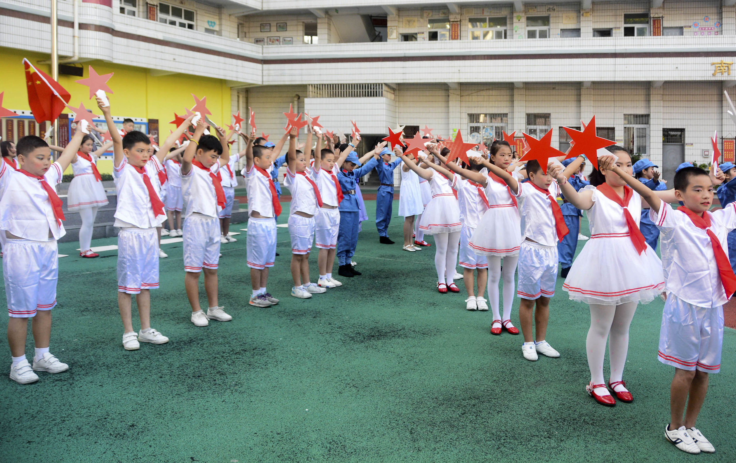 三小学校升旗仪式,城区三小升旗仪式正规视频完整版