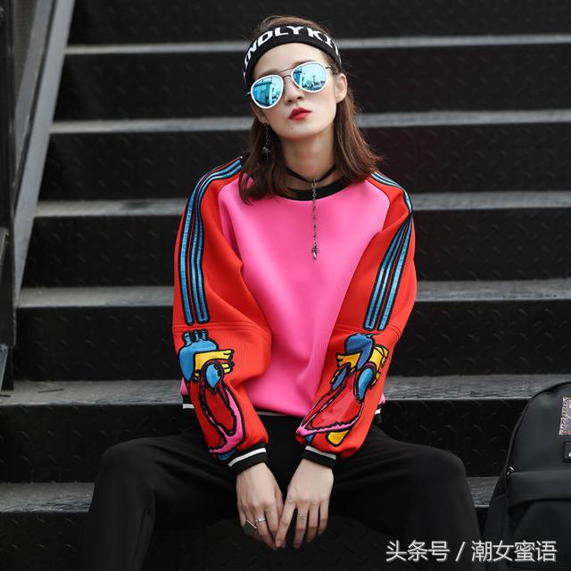 黑色卫衣怎么搭配好看显气质秋冬,撞色卫衣搭配图片