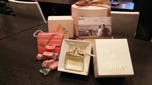 明星婚礼伴手礼有什么,一份礼金一份伴手礼