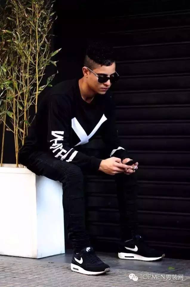 管你花枝招展，我却独爱黑白