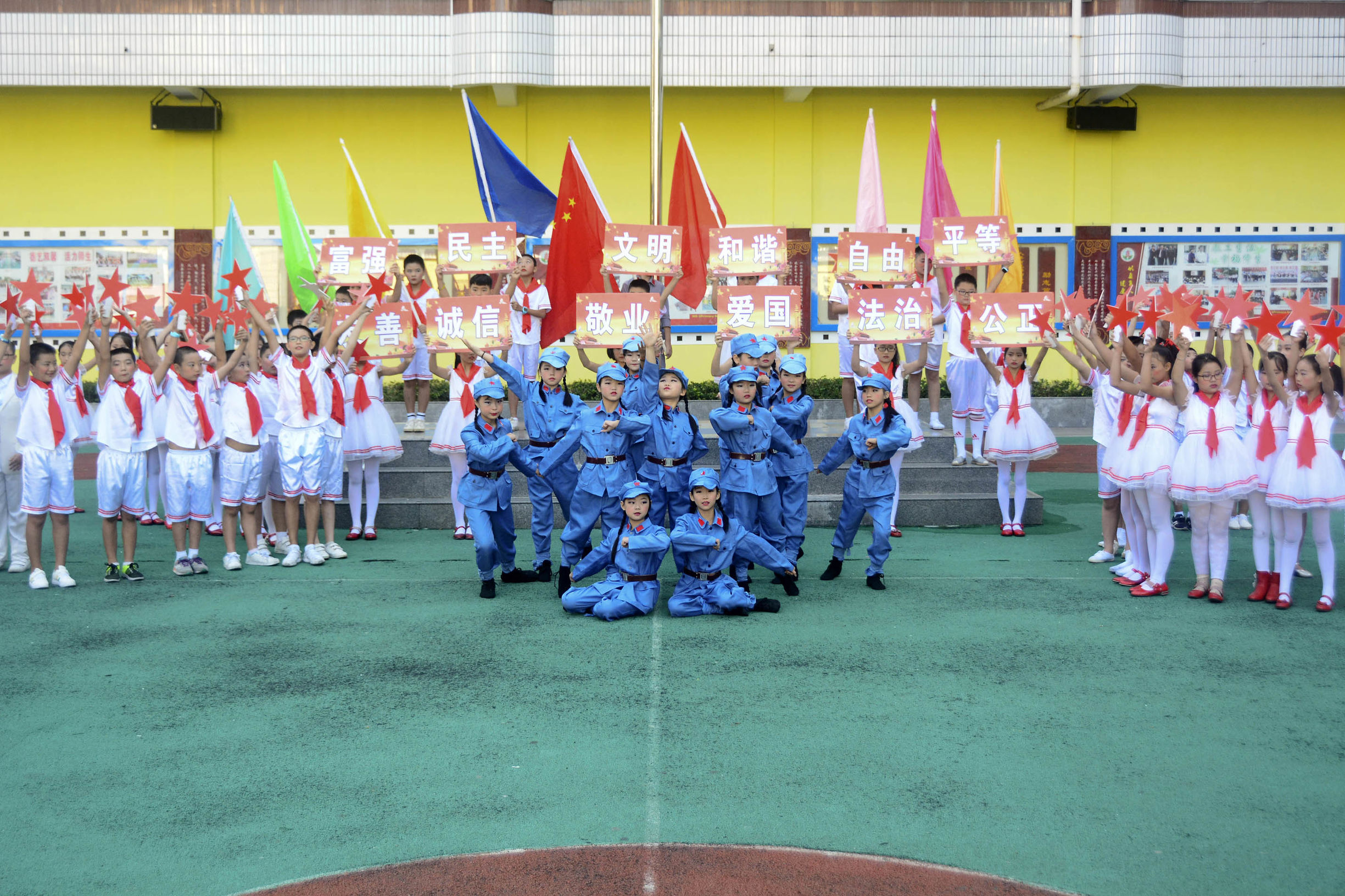 三小学校升旗仪式,城区三小升旗仪式正规视频完整版