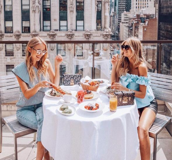 健身女教练一定要练肌肉很发达吗,健身教练女生适合学么