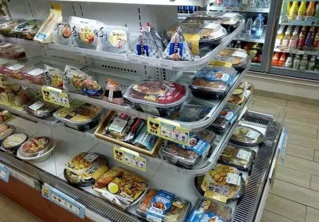 太棒了一家四口,即将开业全家便利店