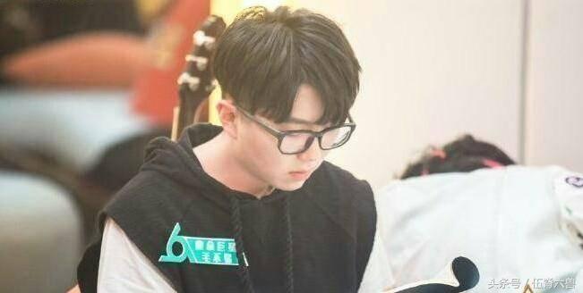 被薛之谦夸的新歌曲,毛不易第一次唱消愁让薛之谦惊讶