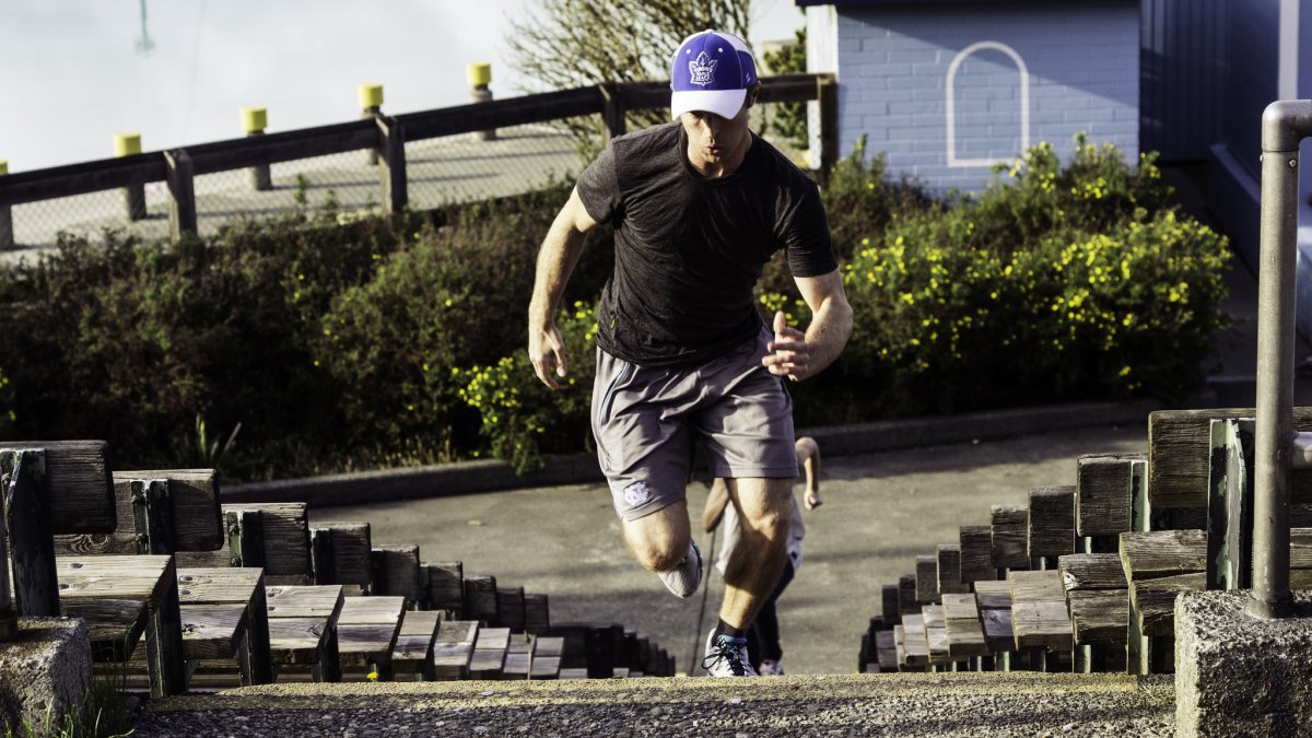 足球和篮球哪个更燃脂,足球和跑步哪个减肥