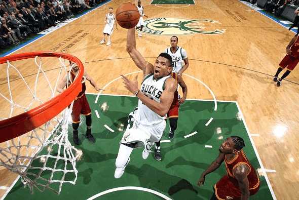 百大球星对比,詹姆斯哈登和库里谁更强