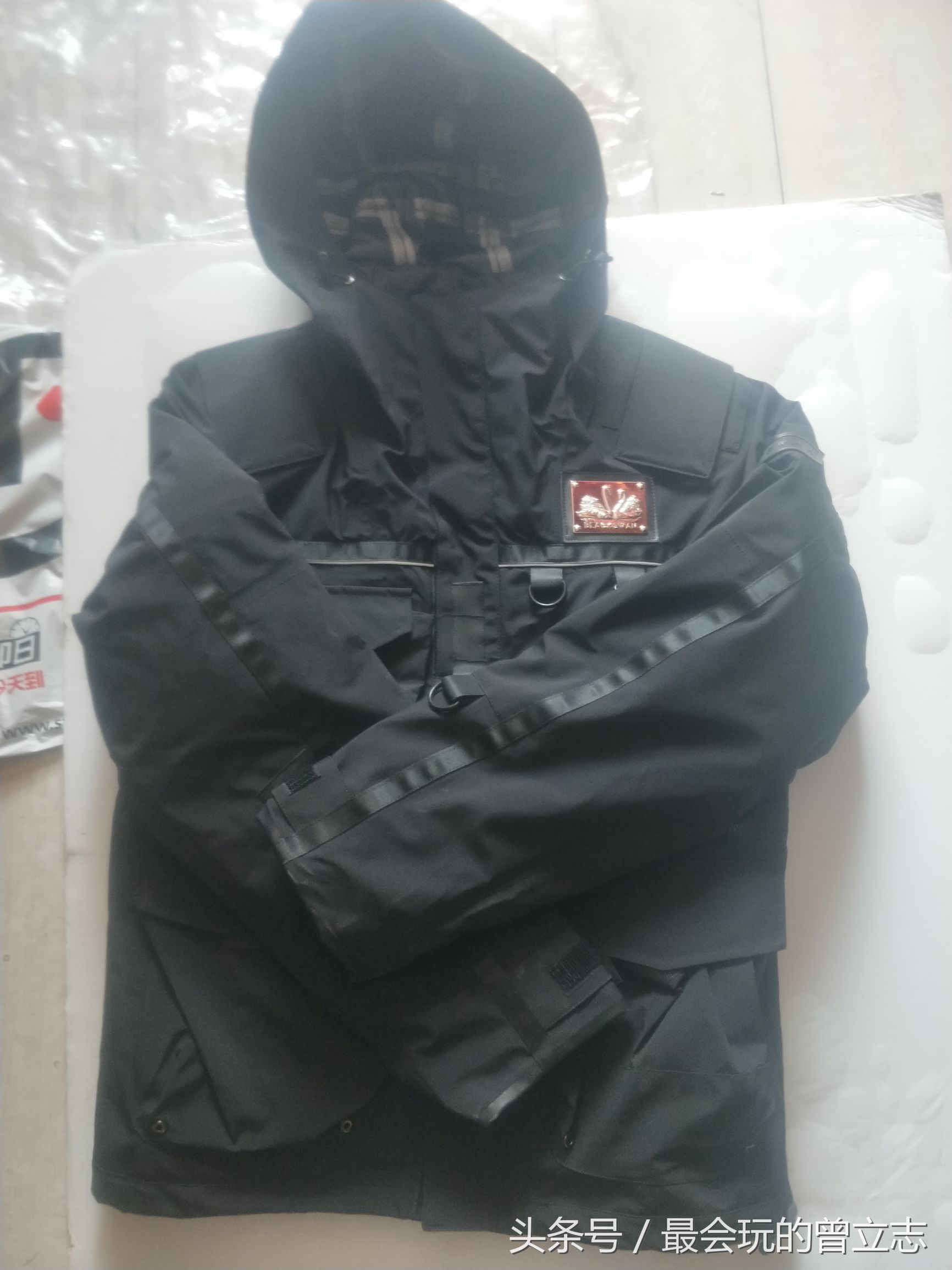 北京庆洋制衣与蛋糕企业黑天鹅制作冲锋衣