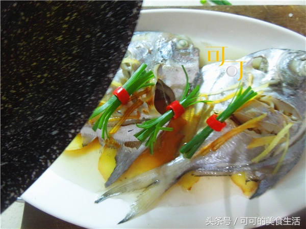 清蒸鲳鱼最简单的做法,鲳鱼家常做法清蒸鲳鱼