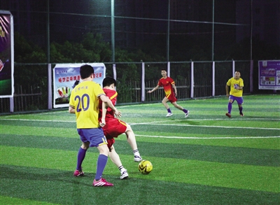 新疆五人制足球对广东五人制足球,五人制足球业余比赛怎么踢