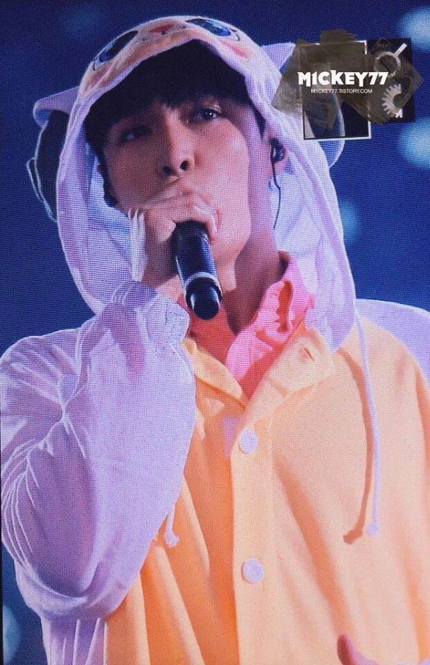 exo金珉锡最新动图,exo分享迪士尼