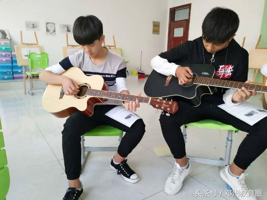 邓州春雨国文中学,邓州市春雨国文学校军训活动