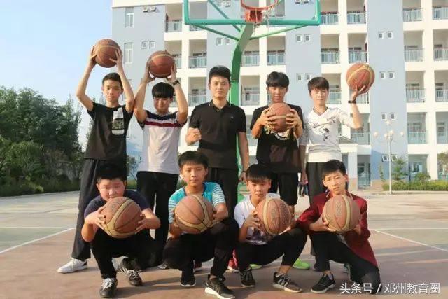 邓州春雨国文中学,邓州市春雨国文学校军训活动