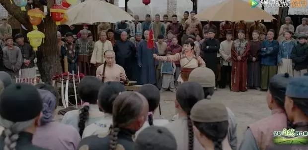 剧情已过半，主角领盒饭，反套路不断，《那年花开》的脑洞忒厉害