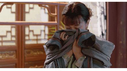 剧情已过半，主角领盒饭，反套路不断，《那年花开》的脑洞忒厉害