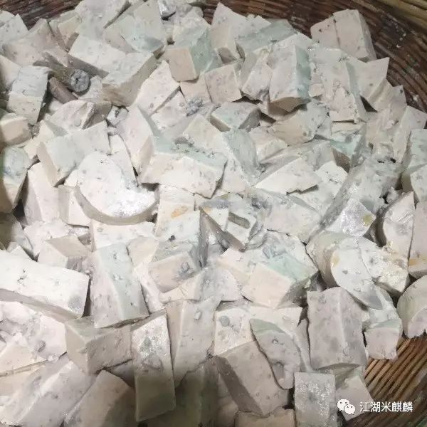 绍兴百年老字号美食臭豆腐,100块钱吃遍水塔美食街