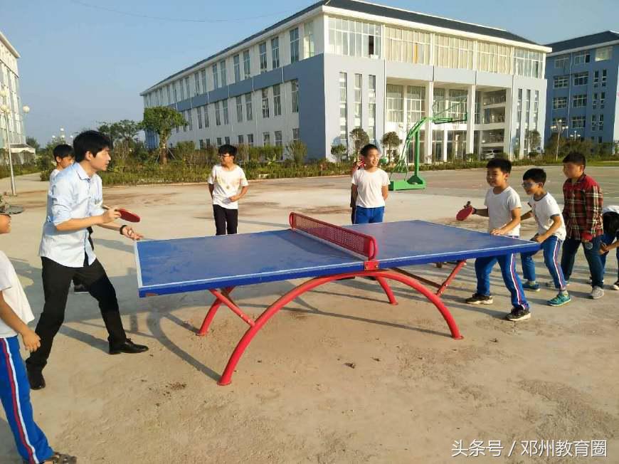 邓州春雨国文中学,邓州市春雨国文学校军训活动