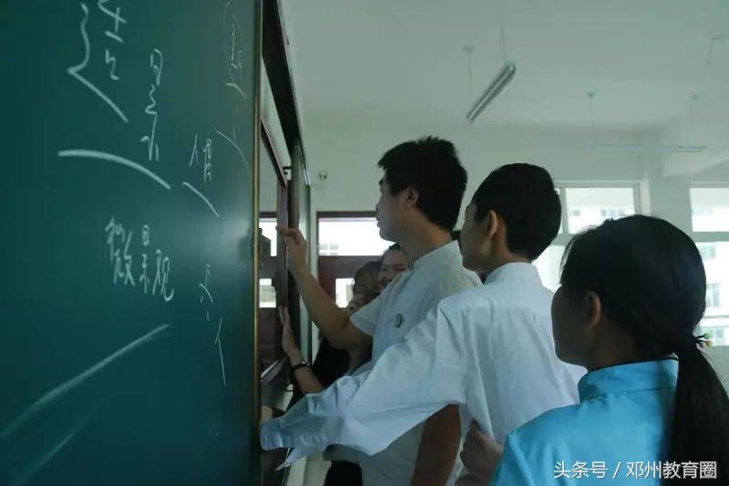 邓州春雨国文中学,邓州市春雨国文学校军训活动